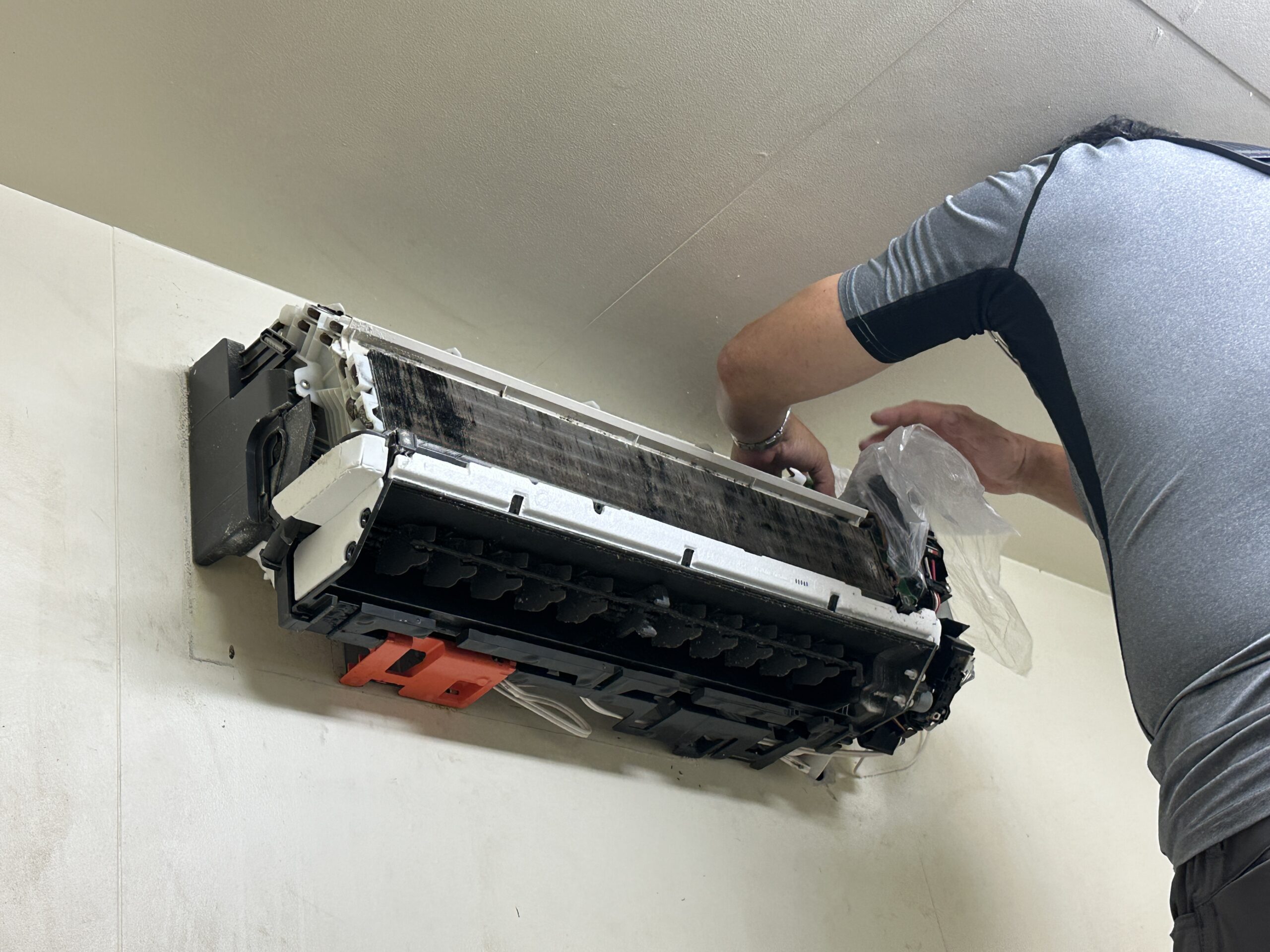 ルームエアコン完全分解清掃