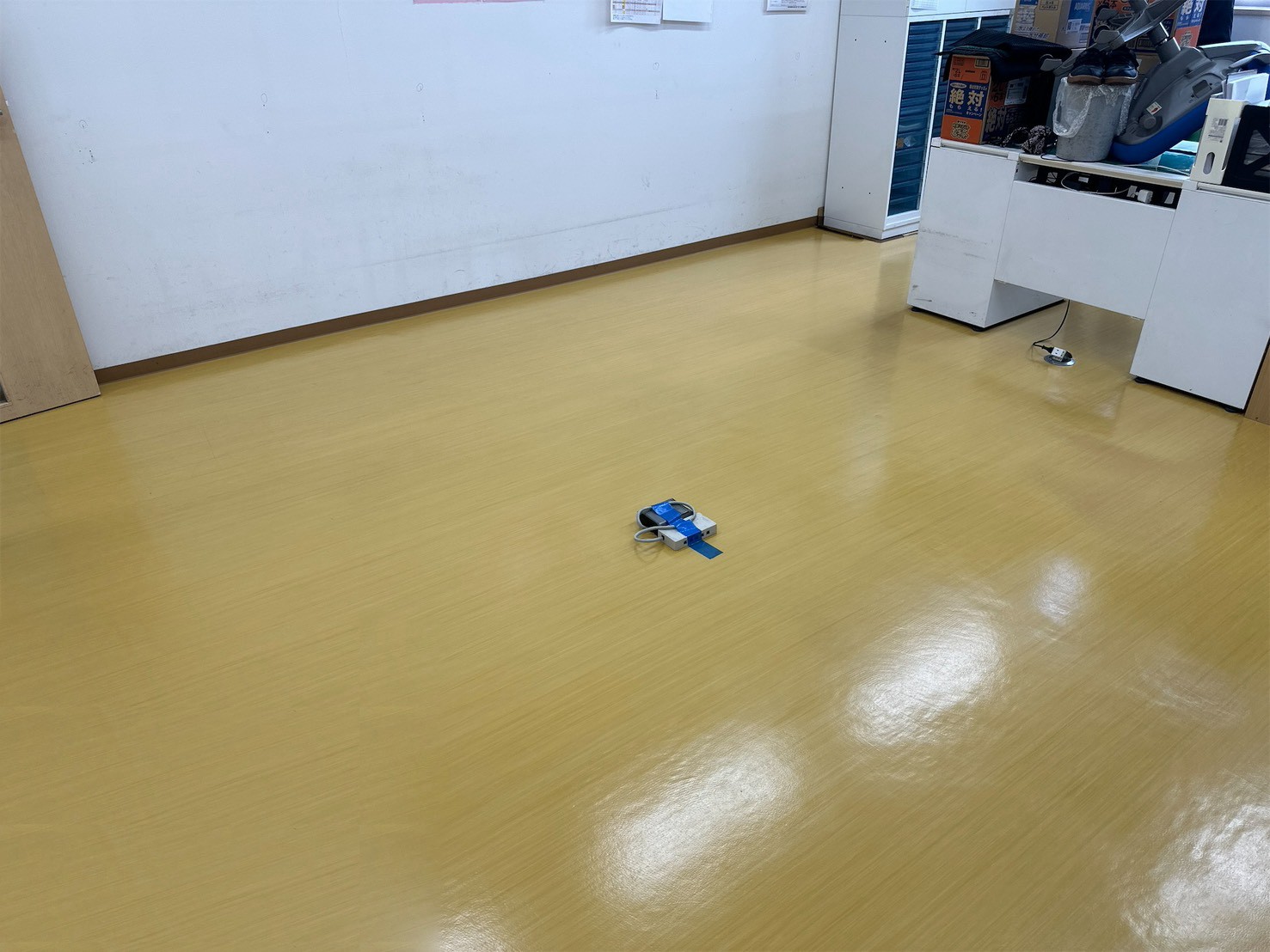 床ワックス剥離作業